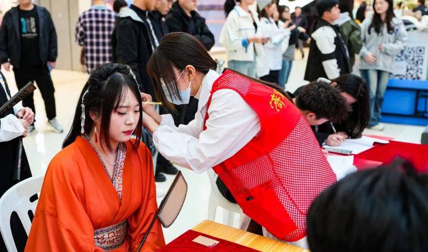 "百万大学生进社区"青年文化艺术交流展示活动